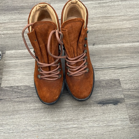 Boots - Picture 2 of 7